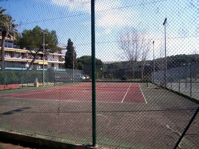 Pistes de tennis dels apartaments TORREON de Gav&agrave; Mar
